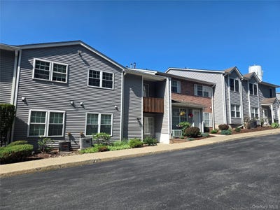 /international/us/49-jimal-drive-middletown-ny-110109491195/