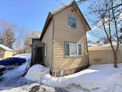 /international/us/304-n-main-street-gloversville-ny-110106257927/