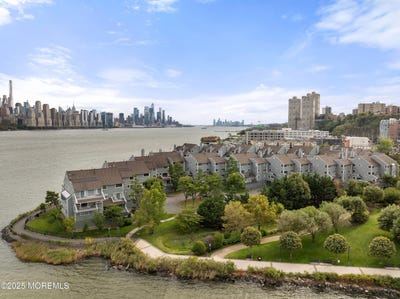 /international/us/9e-cove-lane-north-bergen-nj-110102374493/