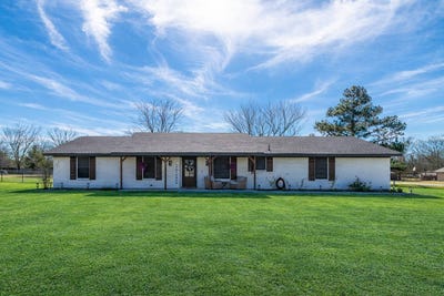 /international/us/19-county-road-43040-powderly-tx-110105325962/