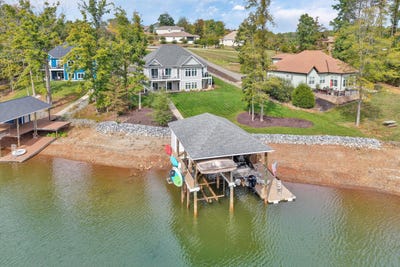 /international/us/324-blue-heron-rd-wirtz-va-110120497021/
