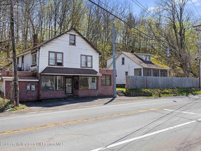 /international/us/1950-1958-ulster-avenue-lake-katrine-ny-110107481330/