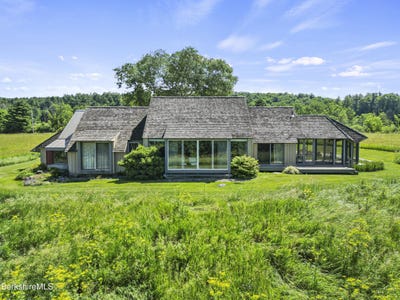 /international/us/1996-n-pownal-rd-pownal-vt-110109525393/