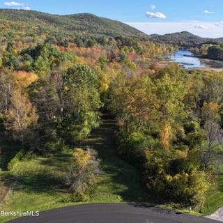 /international/us/7-silver-mine-ln-west-stockbridge-ma-110120489108/