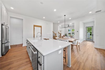 /international/us/825-nw-14th-street-bentonville-ar-110108294947/
