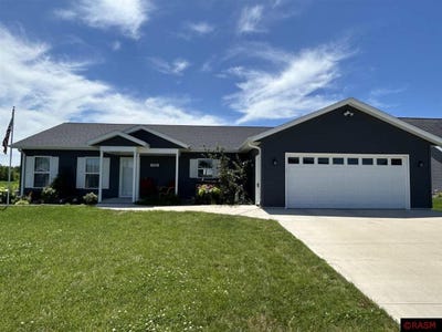 /international/us/1108-11th-ave-se-waseca-mn-110099865889/