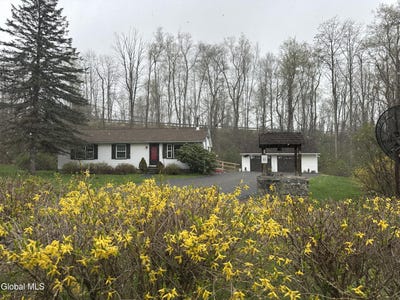 /international/us/11-kinderhook-lane-new-lebanon-ny-110108131131/