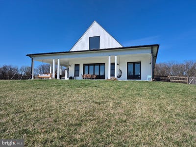 /international/us/330-majestic-lane-charles-town-wv-110106703899/