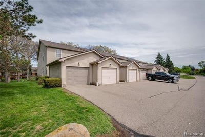 /international/us/5026-harbor-oak-drive-waterford-twp-mi-110108252984/