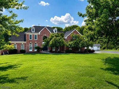 /international/us/9-meadow-run-rd-holland-twp-nj-110119344385/