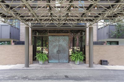 /international/us/3131-fleur-drive-unit-206-208-des-moines-ia-110101528369/