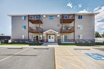 /international/us/2844-kent-ave-cody-wy-110108799327/