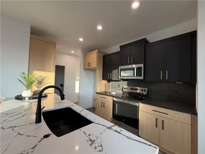 /international/us/9307-aminda-street-lenexa-ks-110106841183/