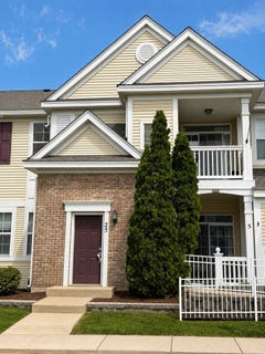/international/us/2225-aurora-drive-pingree-grove-il-110107858156/
