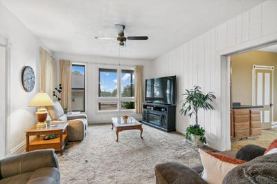 /international/us/370-park-street-mayville-wi-110100390801/