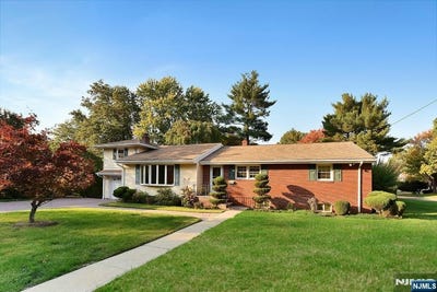 /international/us/4-marconi-street-tenafly-nj-110107781009/