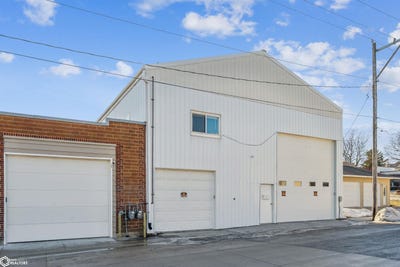 /international/us/106-nw-1st-ave-waukon-ia-110107996671/