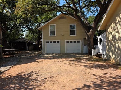 /international/us/109-w-travis-st-fredericksburg-tx-110103030727/