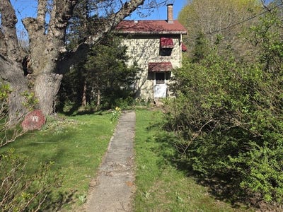 /international/us/19-carmen-street-attleboro-ma-110107777843/