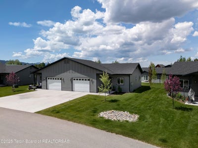 /international/us/265-river-circle-unit-2-alpine-wy-110099873029/