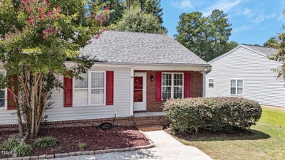 /international/us/54-n-sussex-drive-smithfield-nc-110101396630/