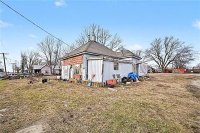 /international/us/313-e-3rd-street-altamont-mo-110105269027/