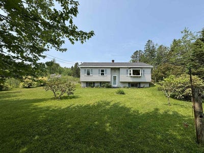 /international/us/173-kennebec-road-machias-me-110100154363/