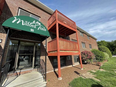 /international/us/95-powers-street-milford-nh-110108983162/