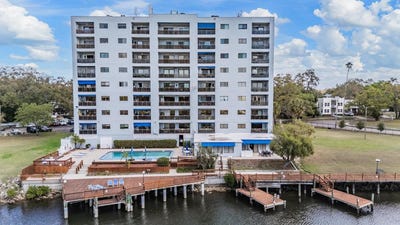 /international/us/2780-n-riverside-drive-tampa-fl-110107476890/