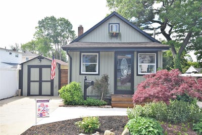 /international/us/22-salem-place-copiague-ny-110108582016/