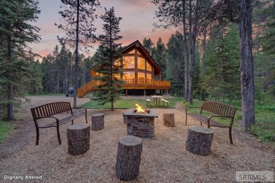 /international/us/4463-boulders-street-island-park-id-110108690056/