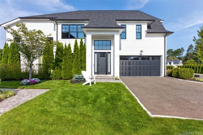 /international/us/78-three-ponds-lane-e-woodbury-ny-110119592497/