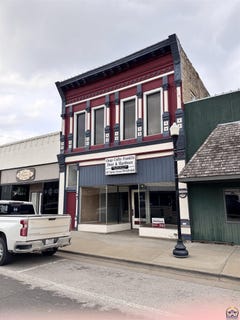 /international/us/615-s-topeka-ave-lyndon-ks-110107987304/