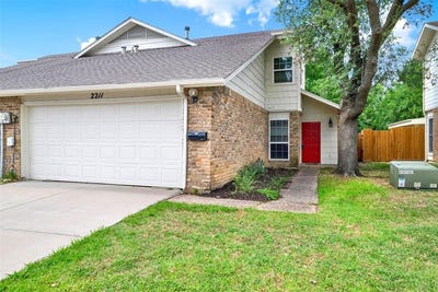 /international/us/2209-2211-heritage-circle-carrollton-tx-110099986966/