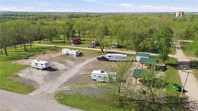 /international/us/74-3rd-street-moran-ks-110107987869/