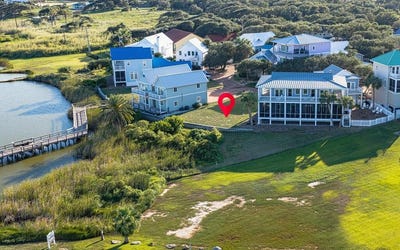 /international/us/18-old-cottage-beach-dr-rockport-tx-110120485321/