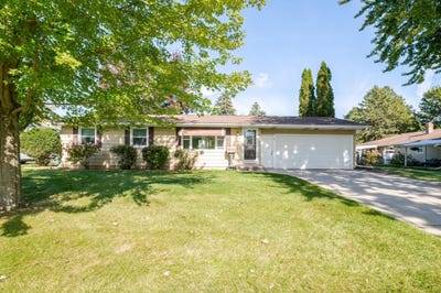 /international/us/2682-tulip-lane-howard-wi-110120536960/