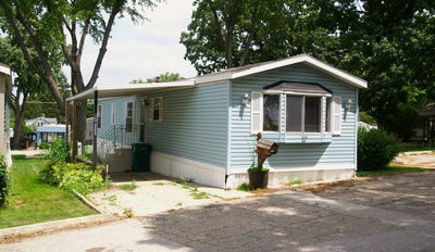/international/us/1332-douglas-avenue-montgomery-il-110109162330/