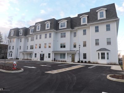 /international/us/92-drs-james-parker-boulevard-red-bank-nj-110107608122/