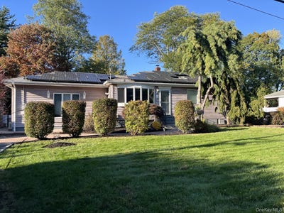 /international/us/15-oakwood-street-greenlawn-ny-110120149118/