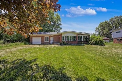 /international/us/2145-oakville-waltz-road-ash-twp-mi-110110128733/