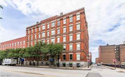 /international/us/408-w-saint-clair-avenue-cleveland-oh-110108304413/