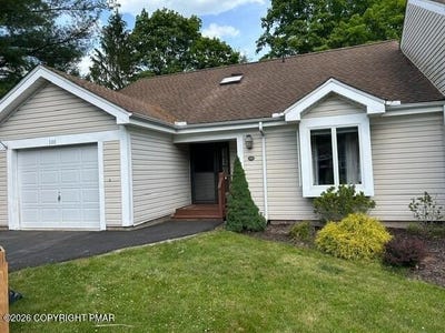 /international/us/100-duck-hollow-circle-stroudsburg-pa-110108499102/