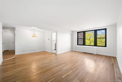 /international/us/18-35-corporal-kennedy-street-queens-ny-110097965489/