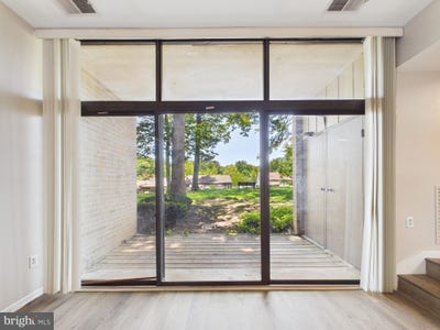 /international/us/1643-parkcrest-circle-reston-va-110100068649/