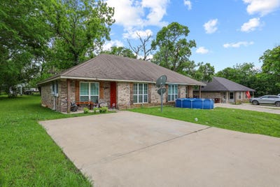 /international/us/704-seven-oaks-road-bonham-tx-110107885516/