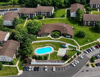 /international/us/95-country-club-lane-pomona-ny-110108770950/