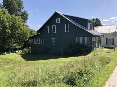 /international/us/9-troy-street-richford-vt-110086677510/
