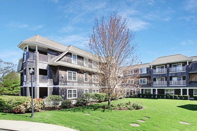 /international/us/18-west-road-orleans-ma-110103479081/