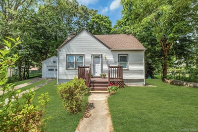 /international/us/96-washington-drive-mastic-beach-ny-110108958011/